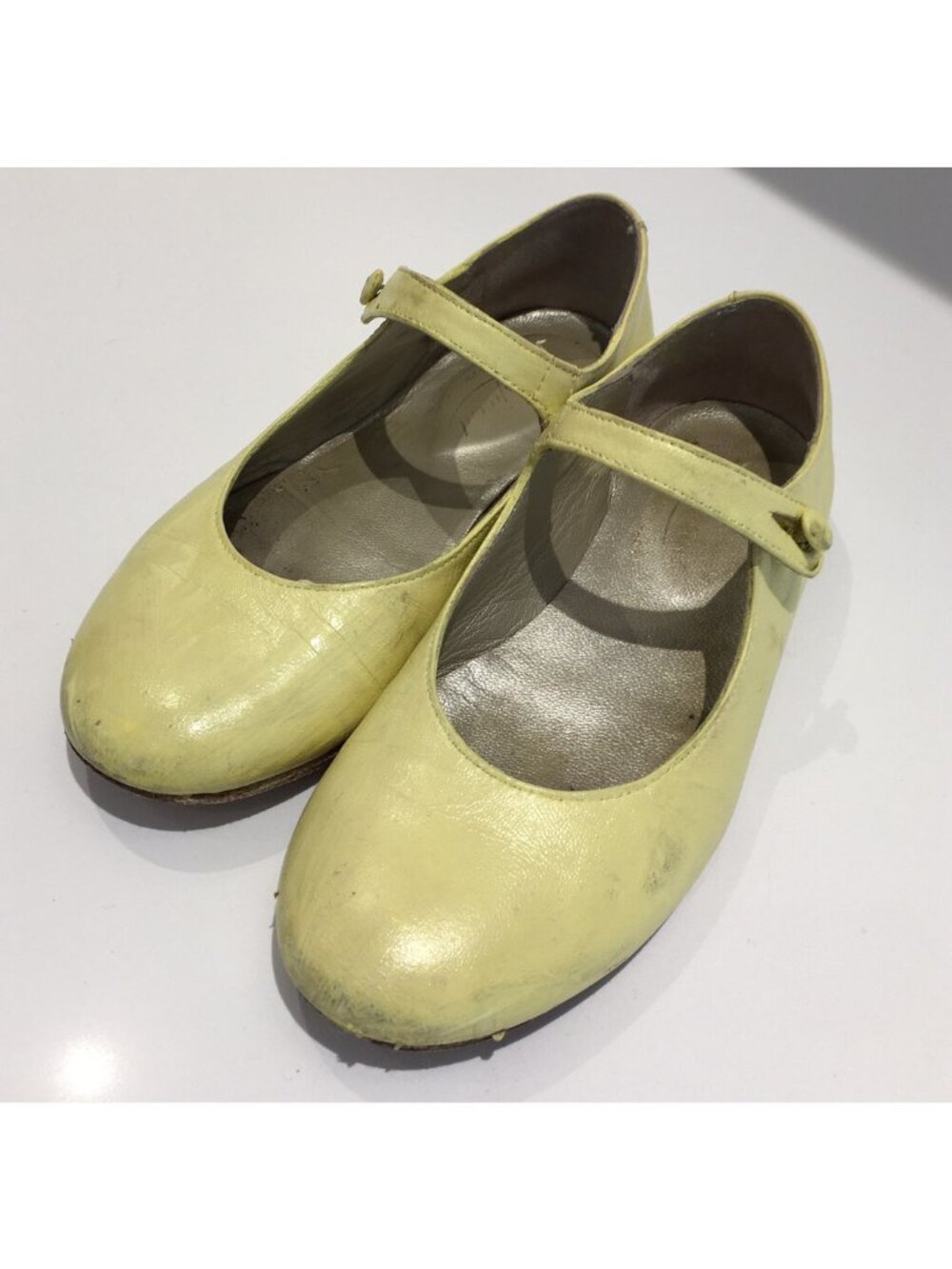 Bonpoint girls yellow mary jane shoes size 29